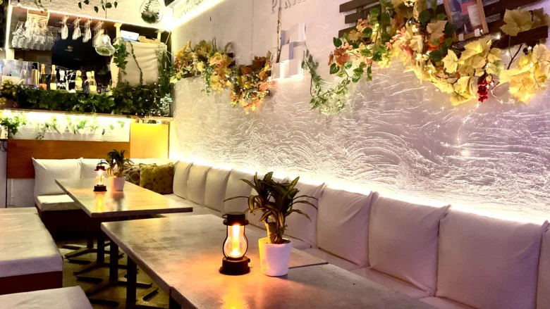 渋谷で80人貸切するなら「渋谷ピカリエ」当店は80人などの大人数での貸切には最適です。貸切でのご利用ですと音響機器やマイク・プロジェクター・カラオケ・ゲーム機などが【無料】でご利用いただけます!