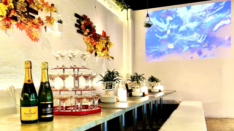 渋谷おすすめパーティールームなら渋谷ピカリエ!20、30、40、50人ほどの団体貸切にぴったり!
渋谷道玄坂のおしゃれ貸切居酒屋!
予約貸切は20人,30人,40人までご利用可能です!